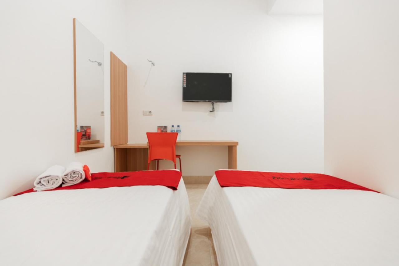 Reddoorz @ Graha Cemerlang Maros Macasar Exterior foto