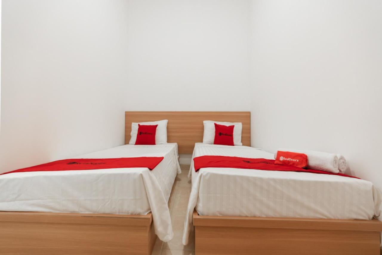 Reddoorz @ Graha Cemerlang Maros Macasar Exterior foto